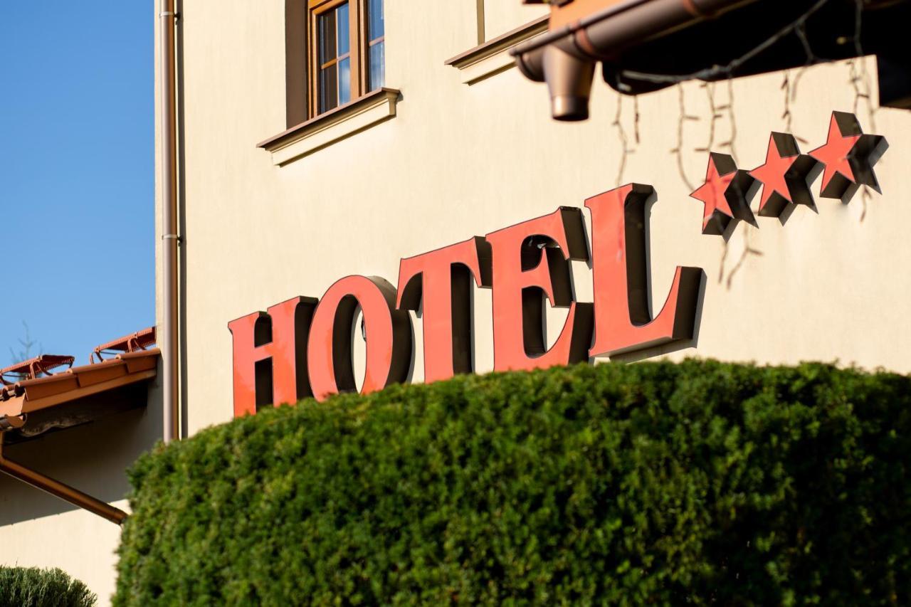 Hotel Lemoniada Lucmierz Exteriör bild